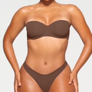 SKIMS Fits Everybody STRAPLESS BRA Jasper Nwt in‎ packaging